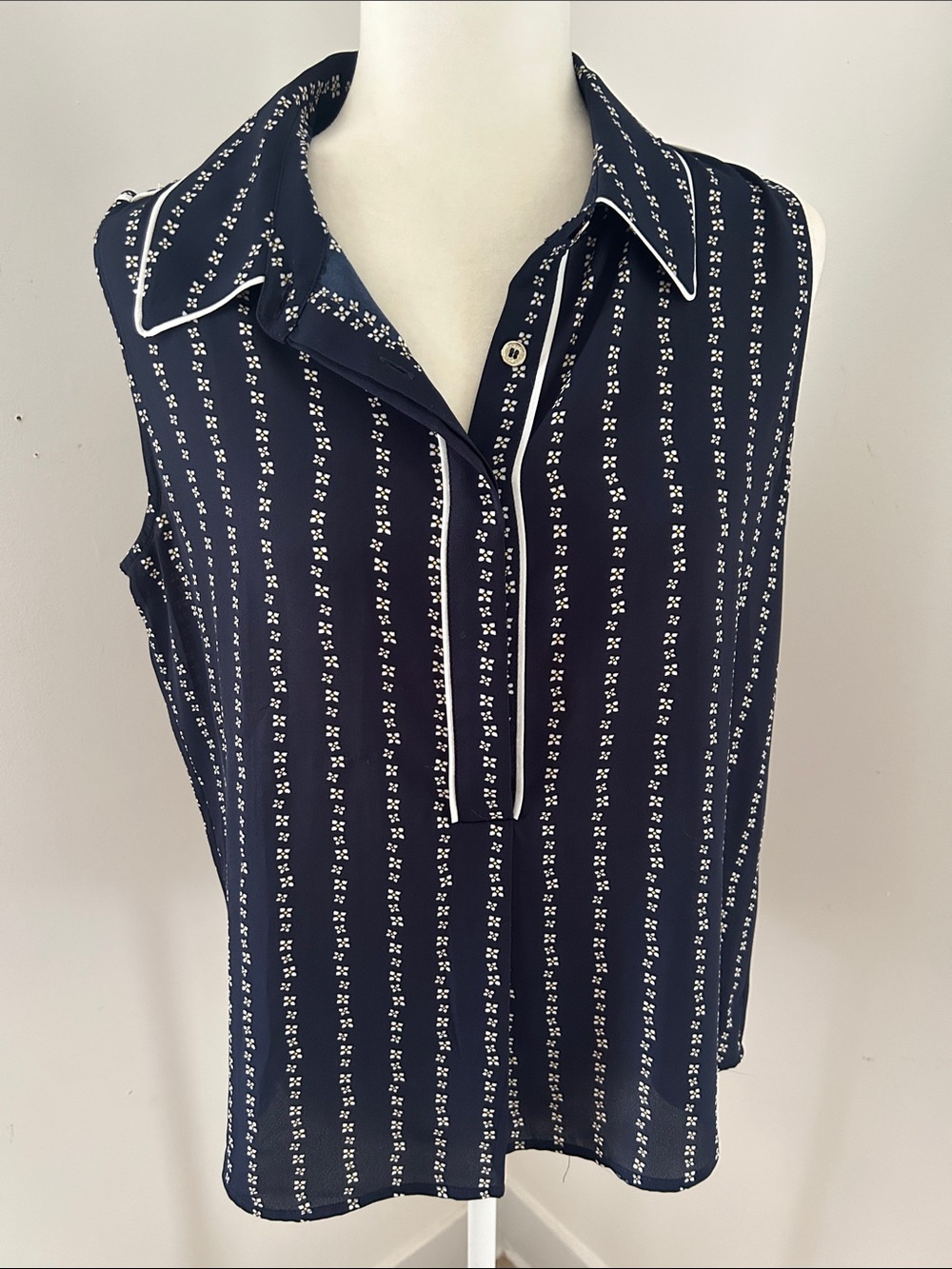 Tommy Hilfiger Navy Sleeveless Button-Front Sleeveless Blouse sz M